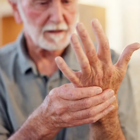 Bệnh Parkinson ở người già: Hiểu rõ bệnh để chăm sóc hiệu quả