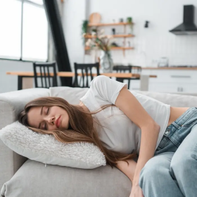 Thức đêm ngủ ngày có sao không? Tác hại bạn cần biết